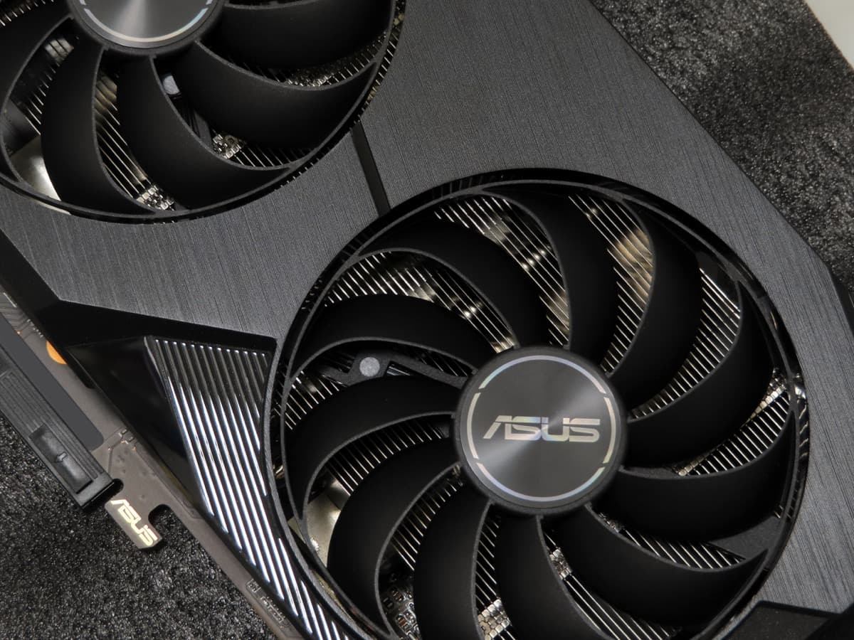 RX 6600M